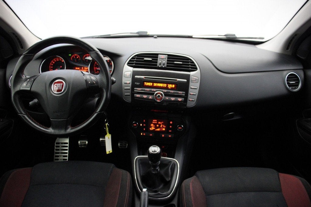 Fiat BRAVO 1.4 T-Jet Dynamic - Cruise, Clima, Trekhaak, Voorwielaandrijving, Gebruikt, Huisgarantie, 4 cilinders