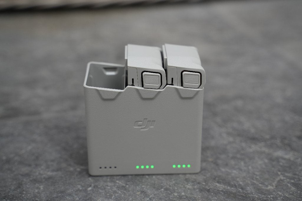 DJI Mini 3/4 (Pro) - 2 Accu + Hub, Ophalen of Verzenden, Zo goed als nieuw