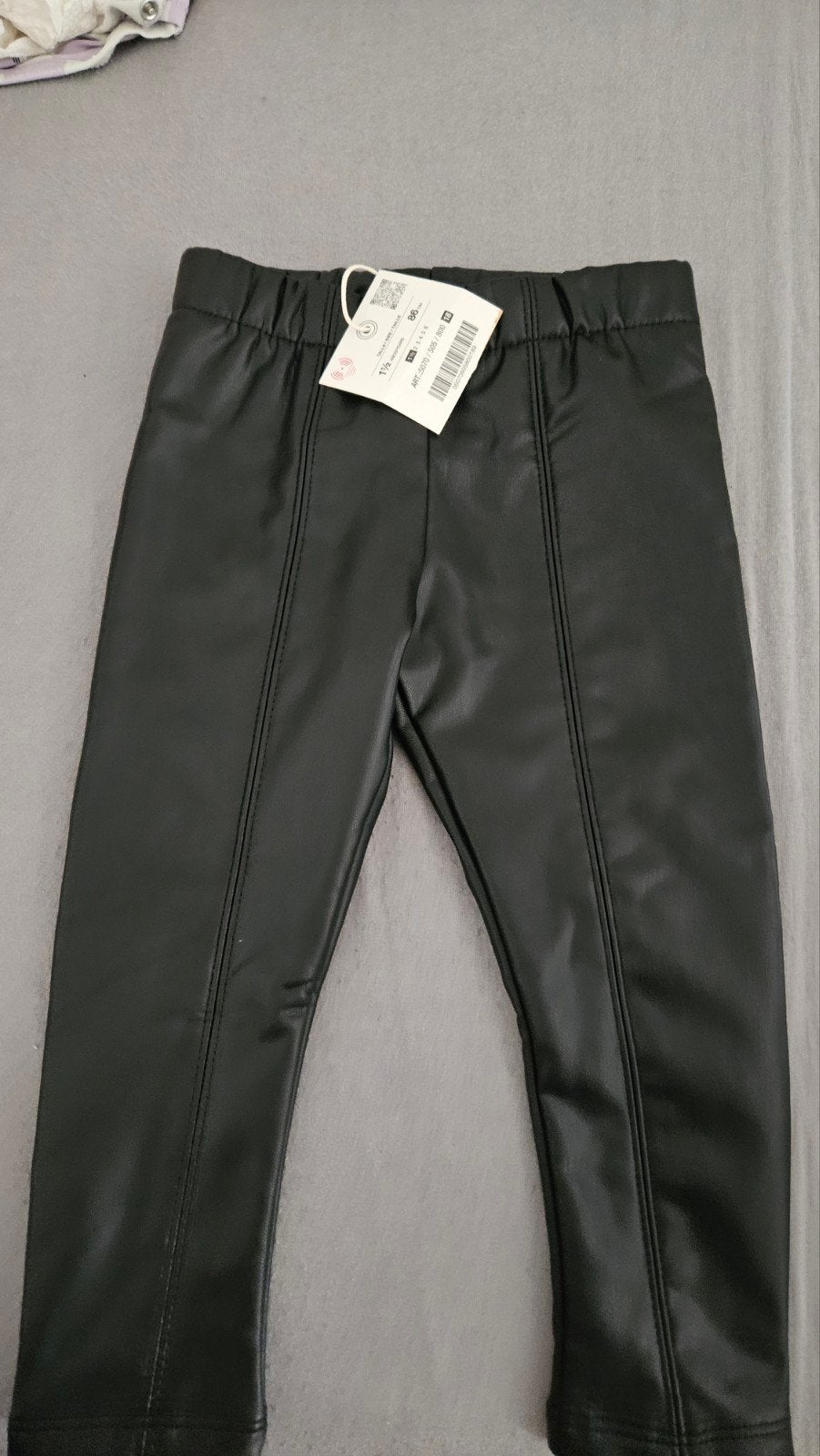 Zwarte imitatie leren broek voor baby's - Zara, Ophalen of Verzenden, Nieuw, Zara, Meisje