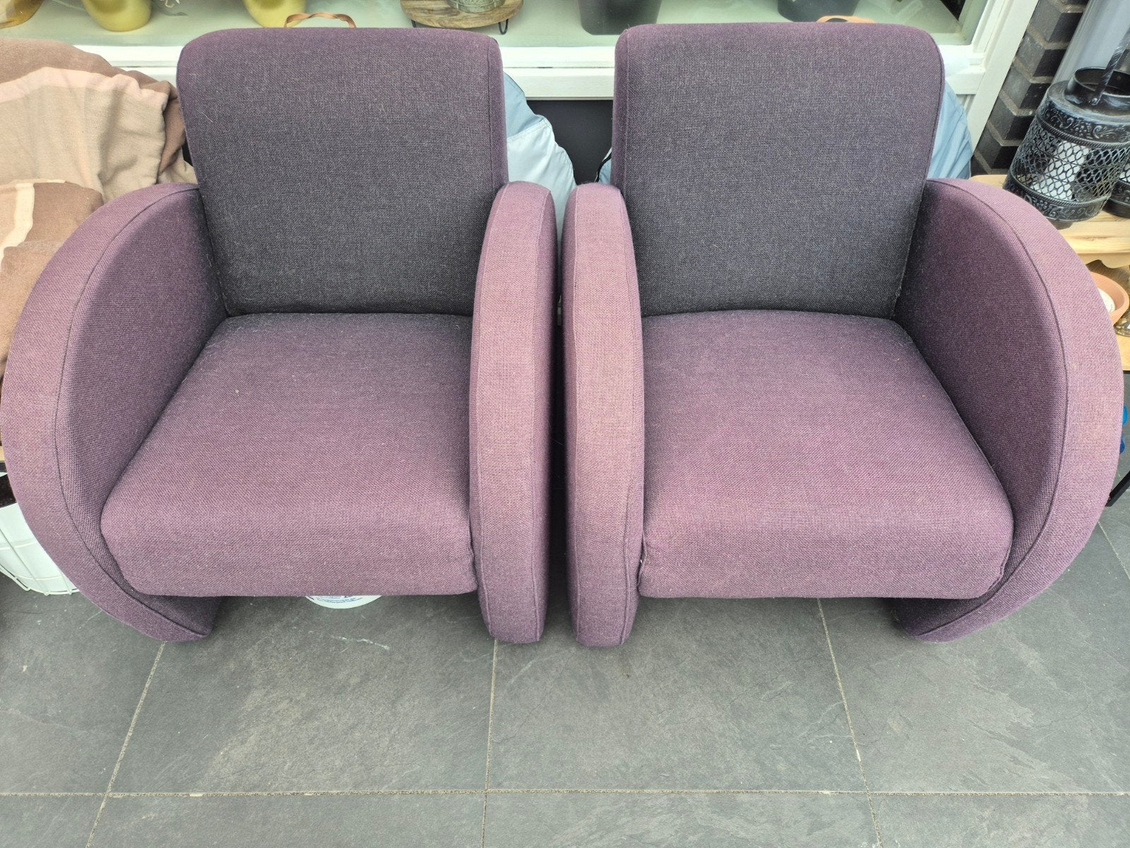 Twee comfortabele stoelen met wieltjes, verkleurd, Ophalen, Gebruikt, Twee
