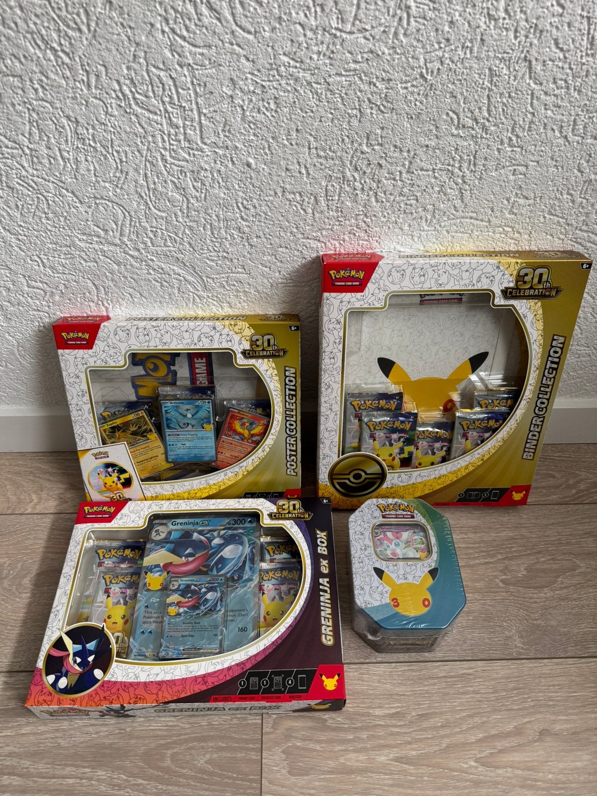 Pokémon 30th Celebration Collectie: Boxen, Tins en Meer, Ophalen of Verzenden, Nieuw, Overige typen