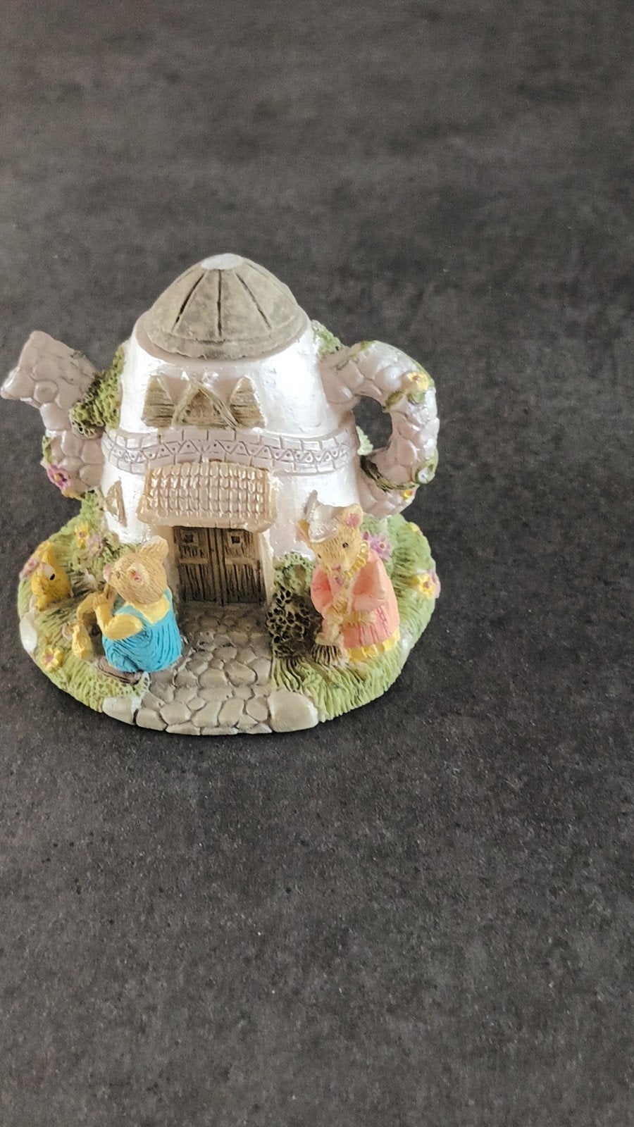 Miniatuur theepot huisje met muizen beeldje, Ophalen of Verzenden, Gebruikt
