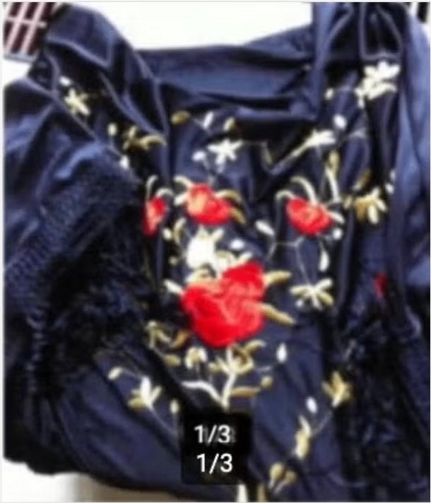 Dames omslagdoek zwart met bloemen., Ophalen of Verzenden, Zo goed als nieuw, Maat 46/48 (XL) of groter, Sjaal