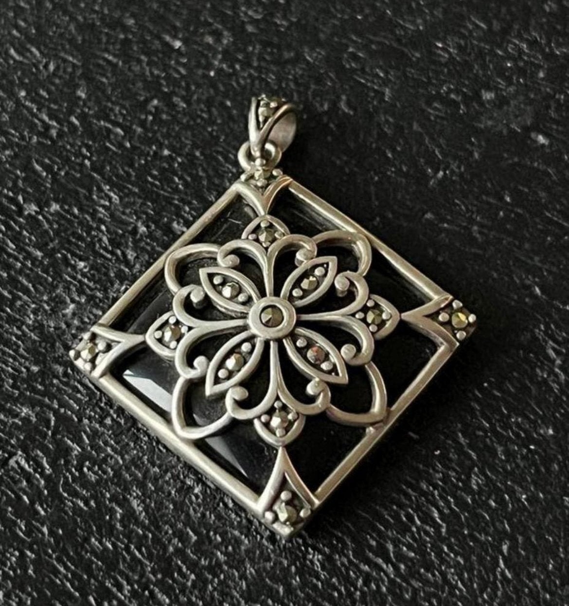 Prachtige zilveren ONYX/MARKASIET kettinghanger, Overige voorstellingen, Verzenden, Zo goed als nieuw, Zilver