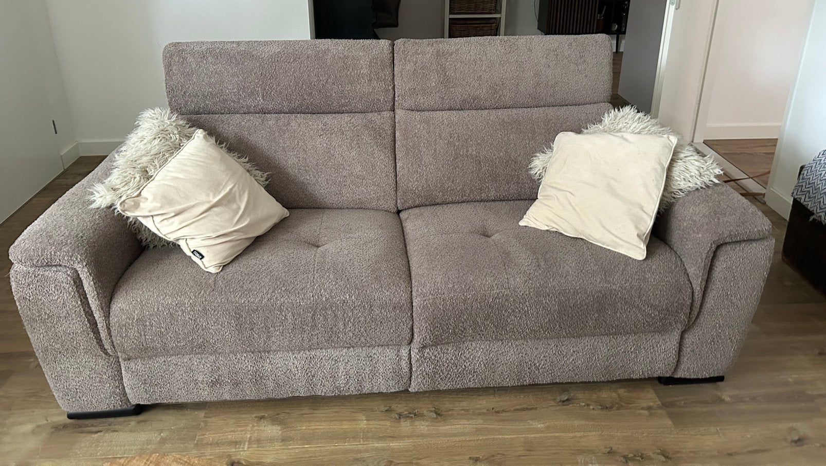 Comfortabele 2-zits bank met verstelbare hoofdsteunen, Huis en Inrichting, Banken | Bankstellen, Ophalen, Minder dan 75 cm, Driepersoons