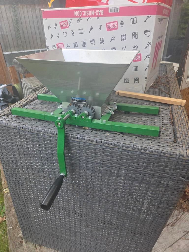 Fruitmolen / Fruitcrusher - Handmatig, Ophalen, Zo goed als nieuw