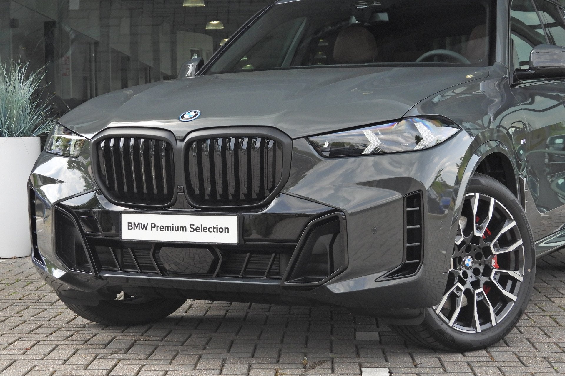 BMW X5 xDrive50e M Sport Automaat / Trekhaak / Panoramadak /, Auto's, Automatische klimaatregeling, 2395 kg, Met garantie (alle)