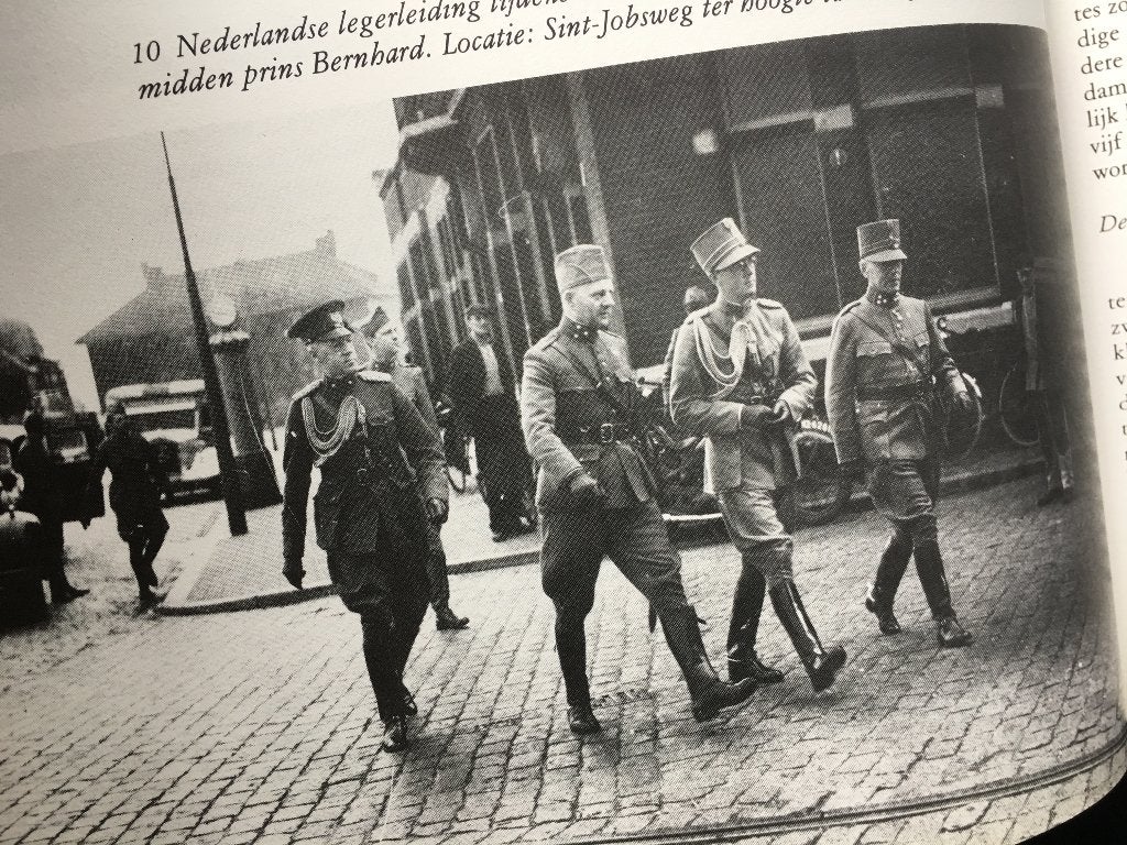 WO II    1940-1945 1 Rotterdam in barbaarse jaren, Verzamelen, Militaria | Tweede Wereldoorlog, Ophalen of Verzenden, Overige soorten