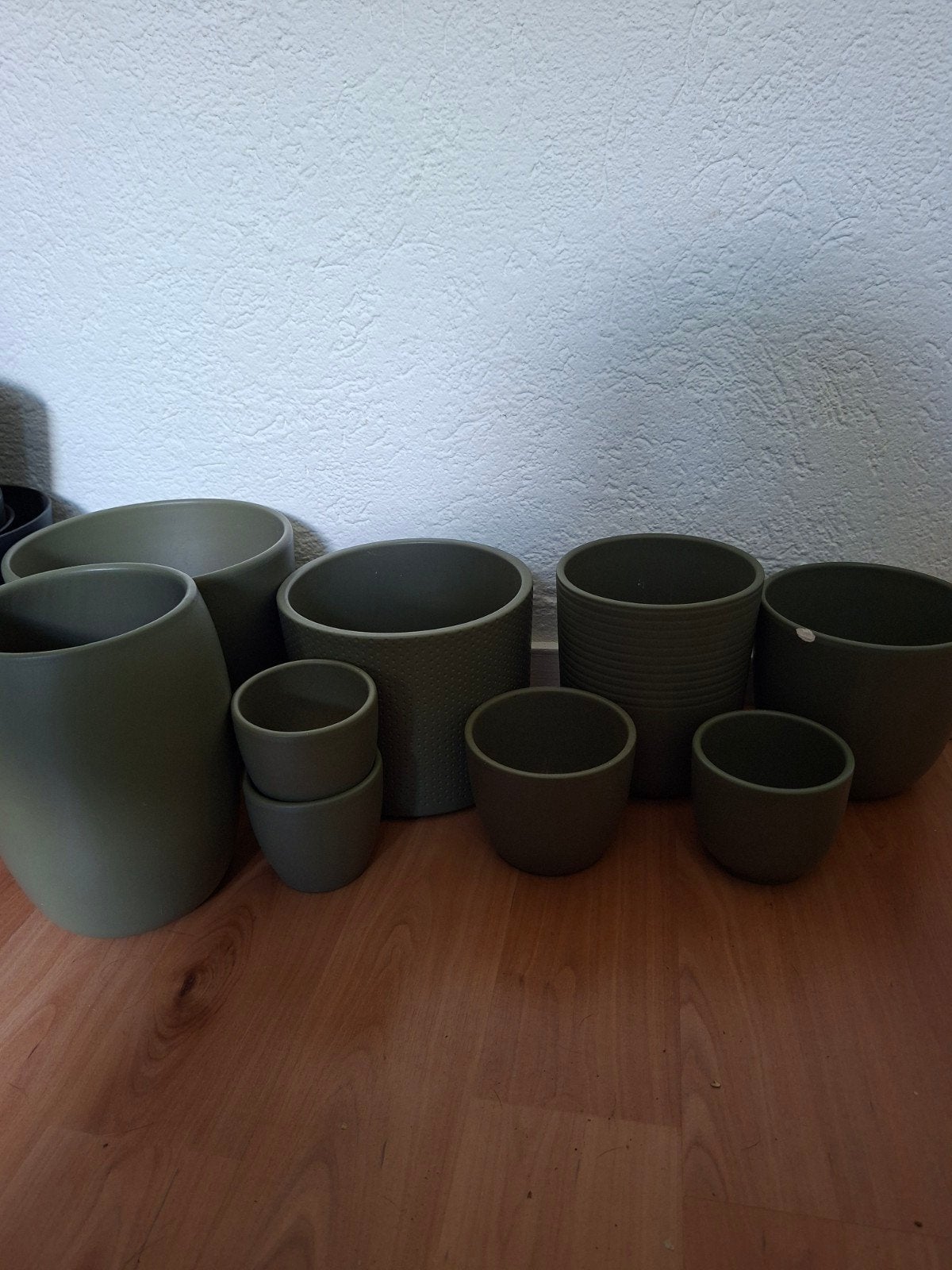 9 groene bloempotten, Rond, Ophalen of Verzenden, Aardewerk, Minder dan 40 cm