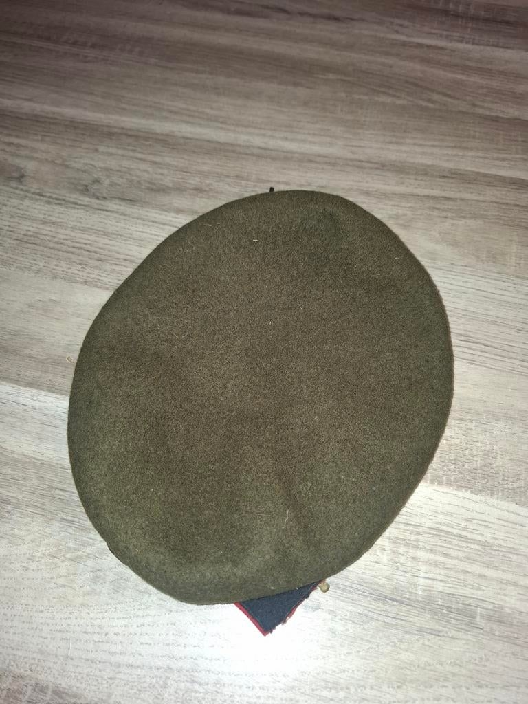 Militaire baret met embleem - Landmacht, Verzamelen, Militaria | Algemeen, Ophalen of Verzenden