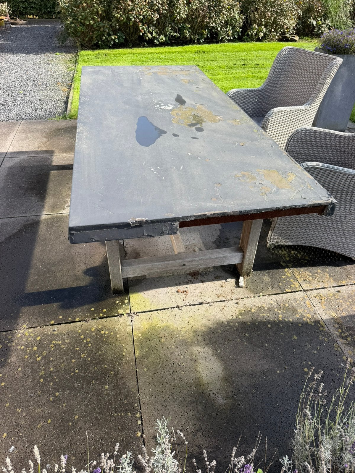 Tuintafel met blad van beton