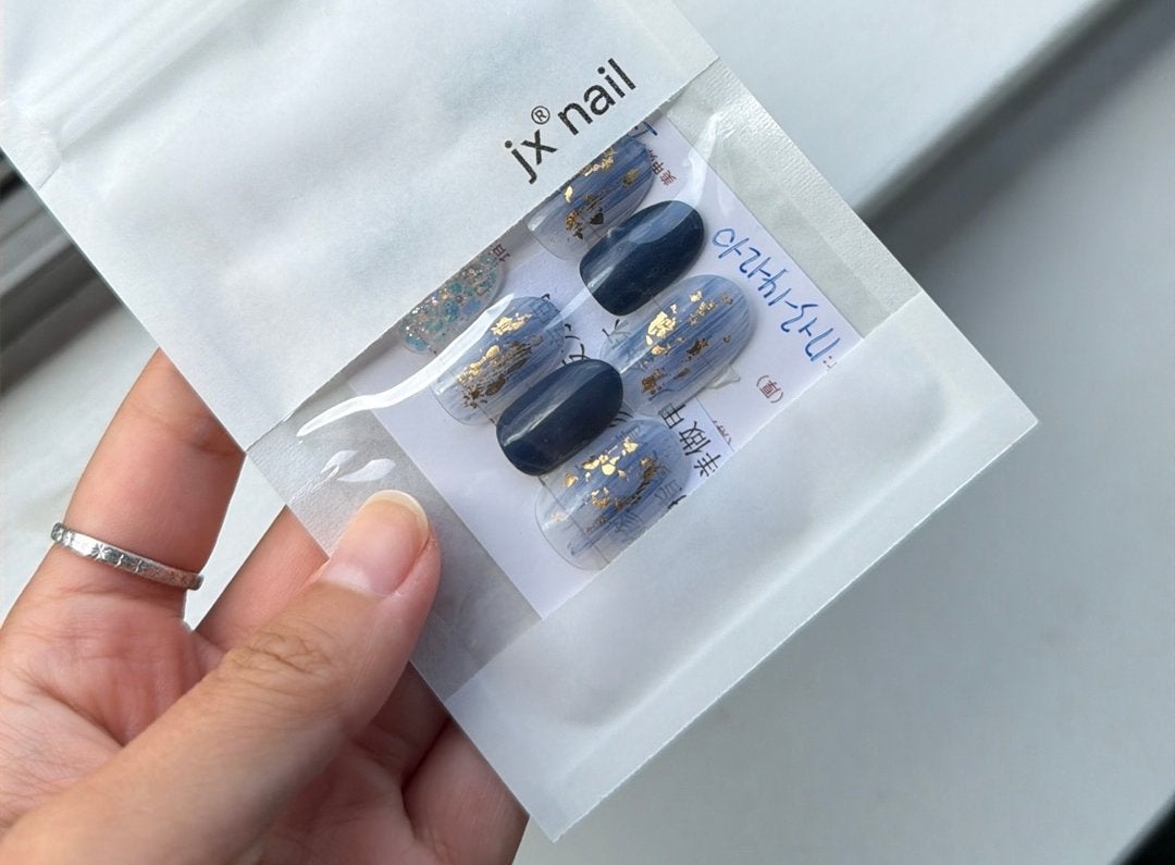 Nieuwe goud en blauwe press on nagels, Ophalen of Verzenden, Nieuw, Overige typen