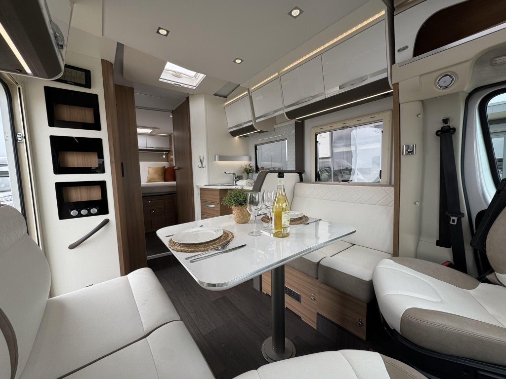 Adria Matrix 670 DC GT Edition Automaat Luchtvering, Caravans en Kamperen, Campers, Automaat, Fiat, Bedrijf, Diesel