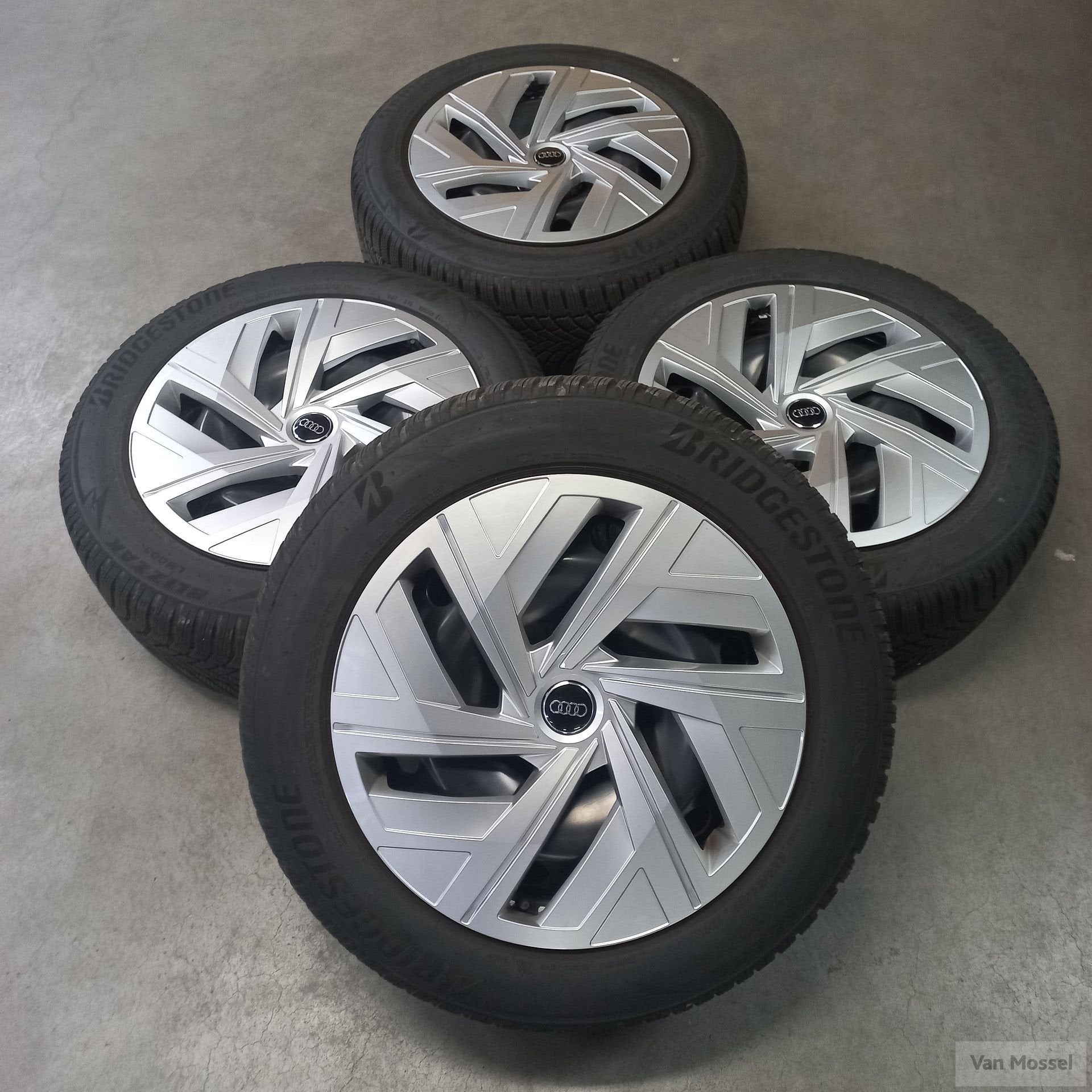 Audi Q4 E-Tron Bridgestone Blizzak LM005 255/50/R19 235/55/R