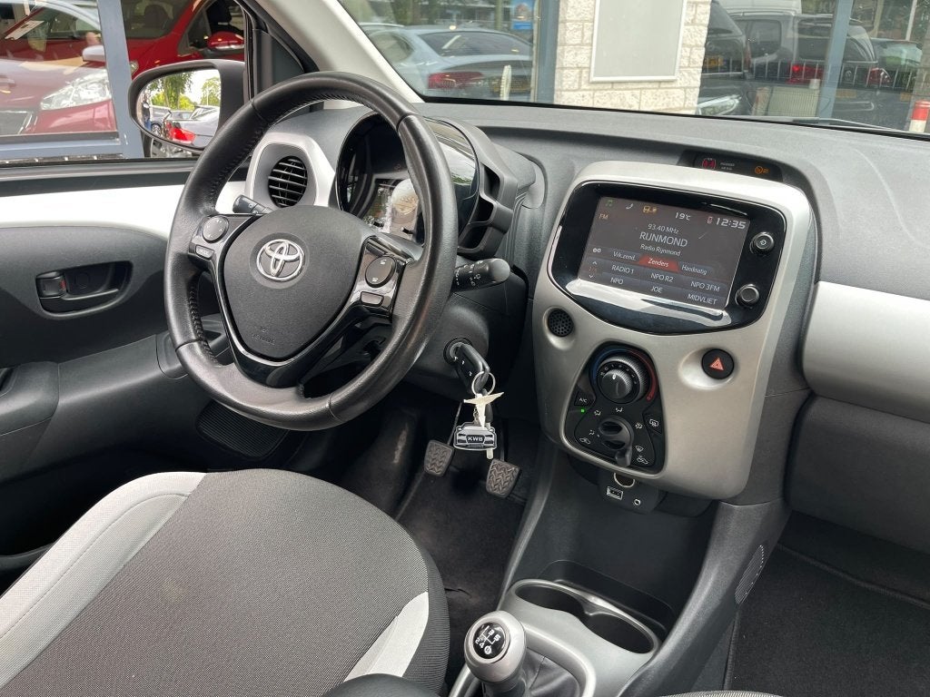 Toyota Aygo 1.0 VVT-i x-play Camera Airco 5Drs (bj 2015), Euro 5, Gebruikt, 4 stoelen, Wit