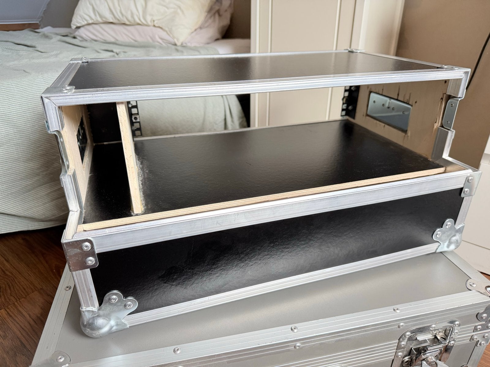 Foto 4 van 19 inch Flightcase met pedalboard bijv voor Kemper profiler