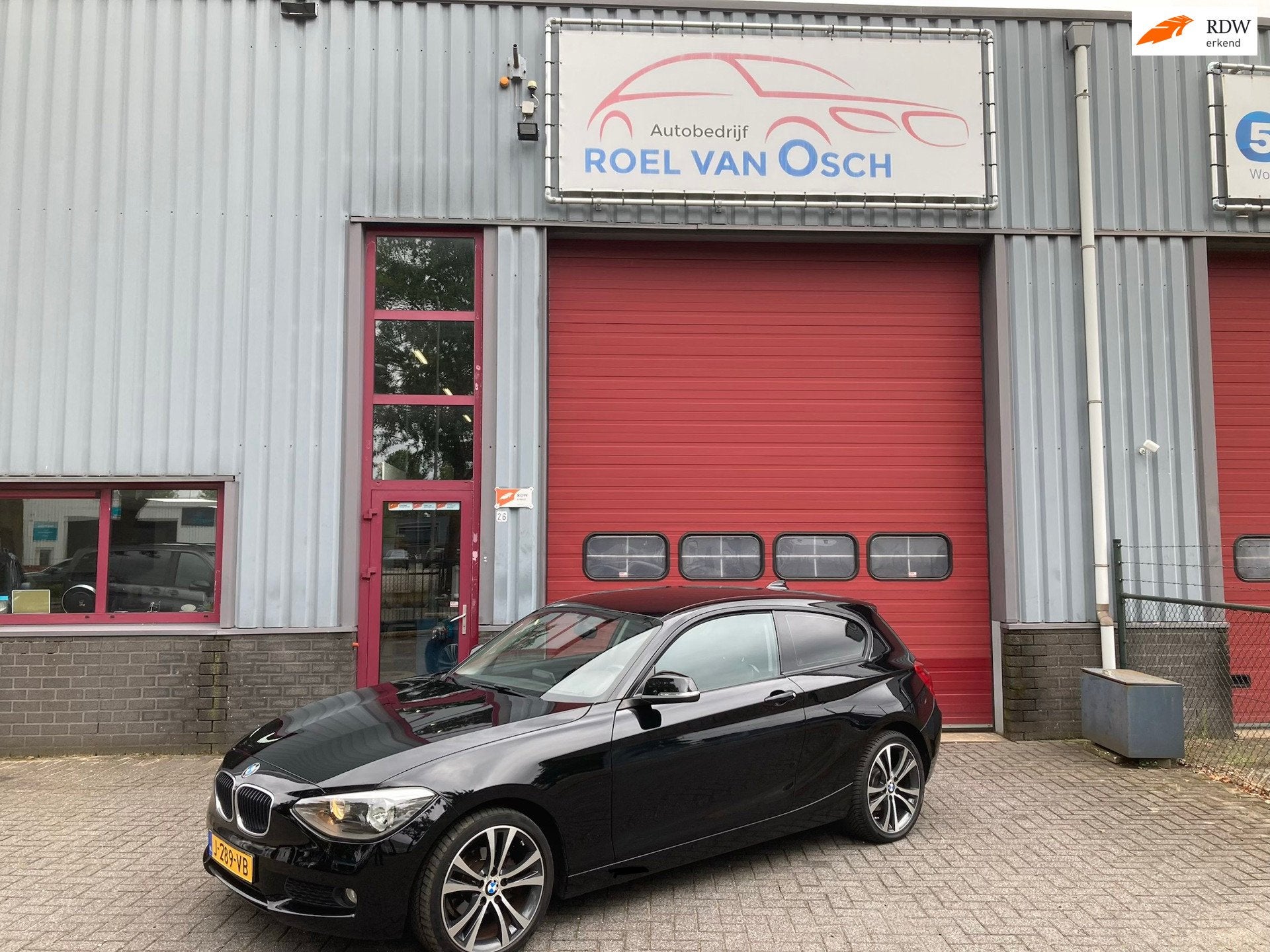 BMW 1-serie 116i Executive Sport Automaat Navi PDC, Auto's, Gebruikt, 4 cilinders, 1290 kg, Zwart