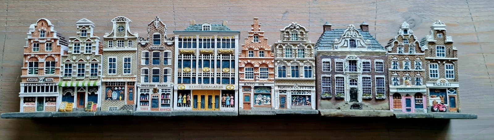 Set van 10 stenen miniatuur Amsterdamse grachtenpanden, Ophalen