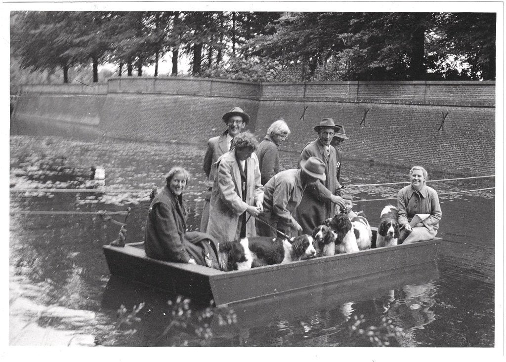 Foto 1958 - Hond Honden Boot Jachthond Springer Spaniel, Gebruikt, Foto, Ophalen of Verzenden, 1940 tot 1960