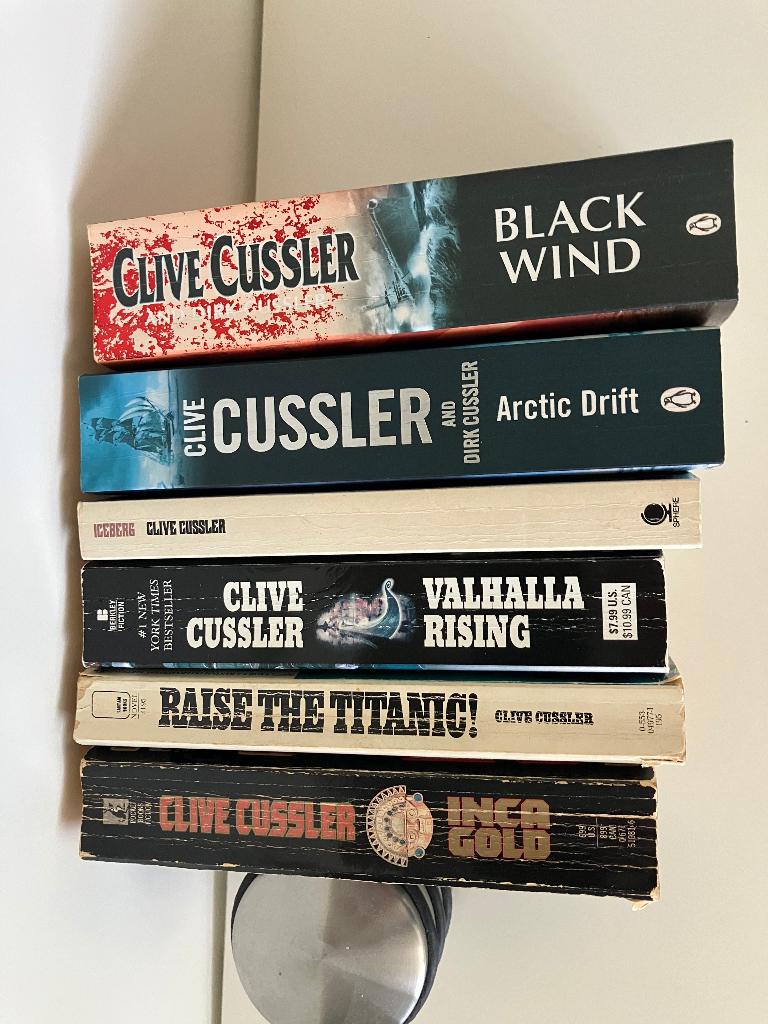 Clive Cussler - Dirk Pitt serie - Engelstalig, Ophalen of Verzenden, Zo goed als nieuw, Clive Cussler