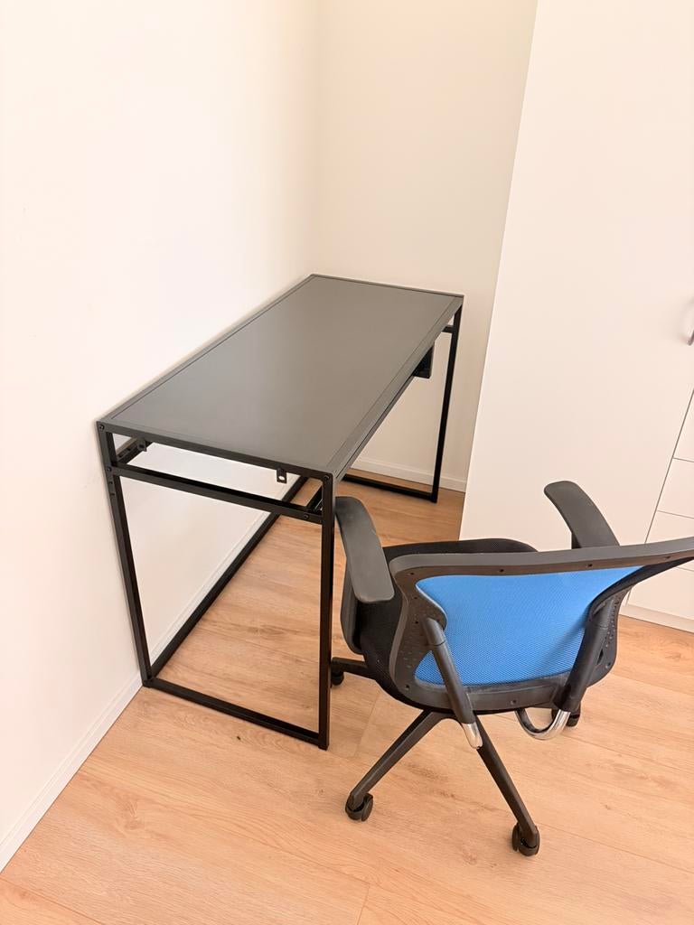 Gratis bureau met stoel, Ophalen of Verzenden, Zo goed als nieuw