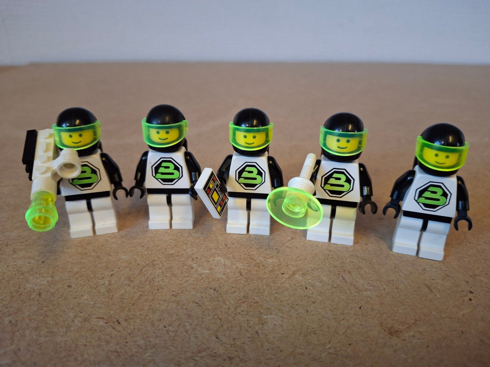 Lego 6988 Alpha Centauri Outpost. Jaren 90 Blacktron Space, Kinderen en Baby's, Lego, Info@lego.com, 33 Bath Road, Slough, UK