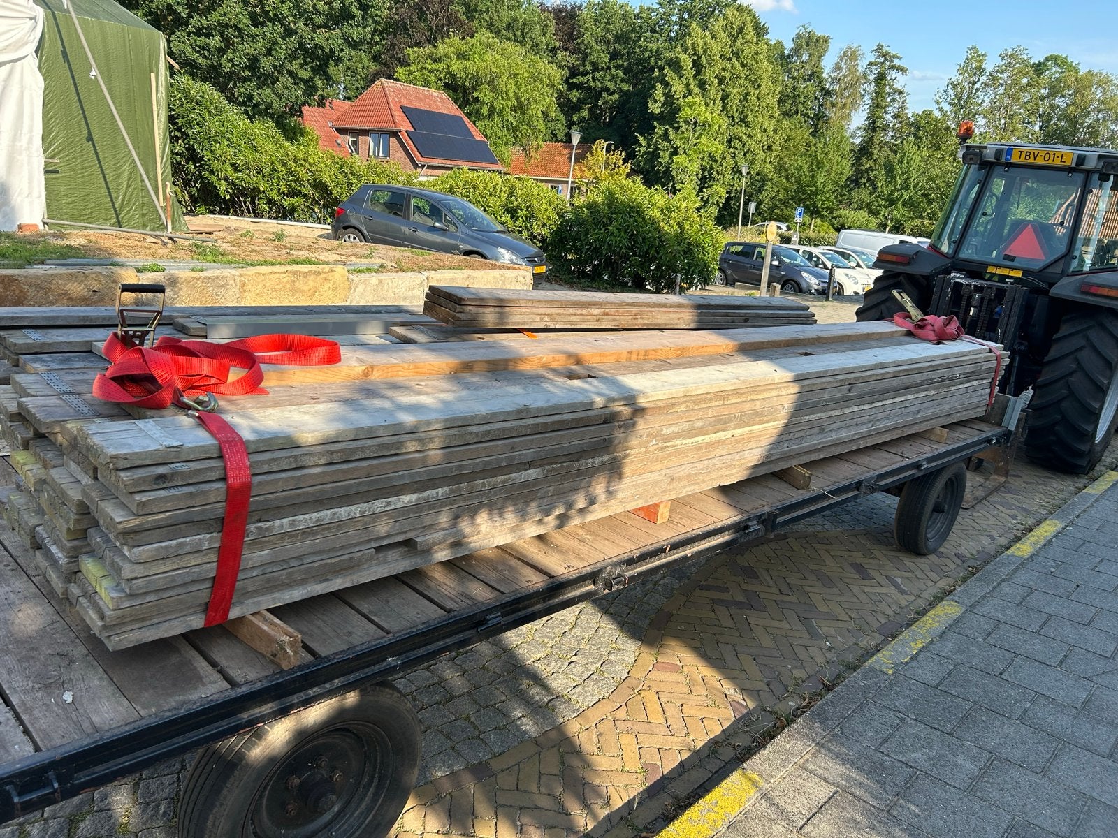 Circa 90 gebruikte steigerplanken, veelal 5 meter, Doe-het-zelf en Verbouw, Hout en Planken, Ophalen, Gebruikt, 25 tot 50 mm, Plank