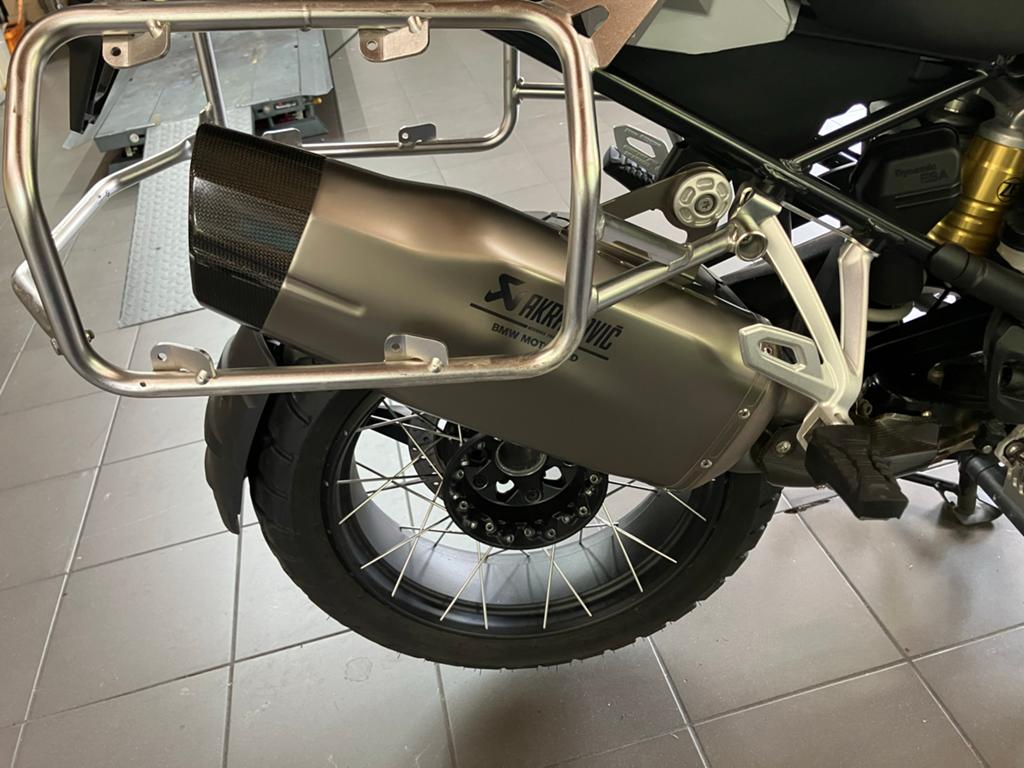 Akrapovic uitlaat voor BMW R 1250 GS (Adventure), Motoren, Ophalen, Gebruikt