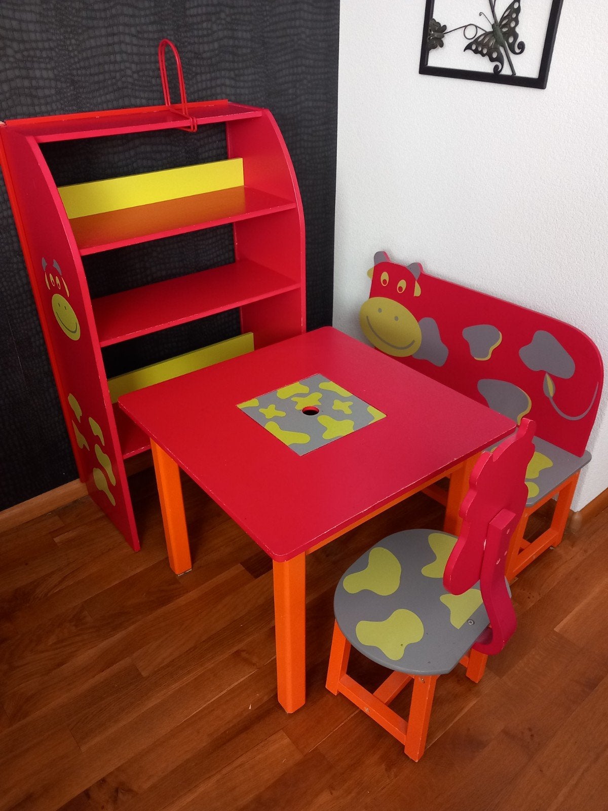 Kinder speeltafel, bank, kast en stoeltje, Kinderen en Baby's, Kinderkamer | Overige Meubels, Ophalen of Verzenden, Zo goed als nieuw