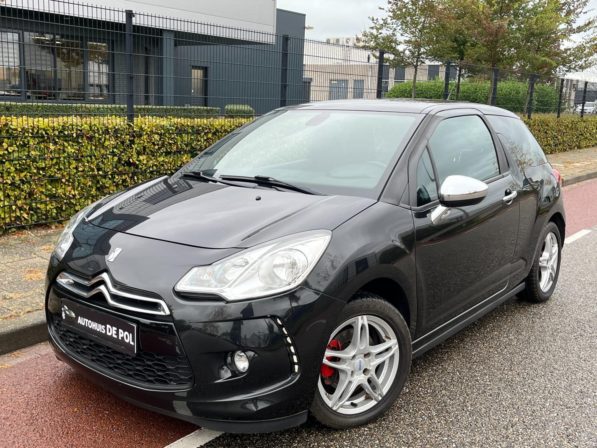 Citroen DS3 1.4 Chic Cruise/Climate-control Lm-velgen APK is, Auto's, Dealer onderhouden, Gebruikt, Zwart, 4 cilinders