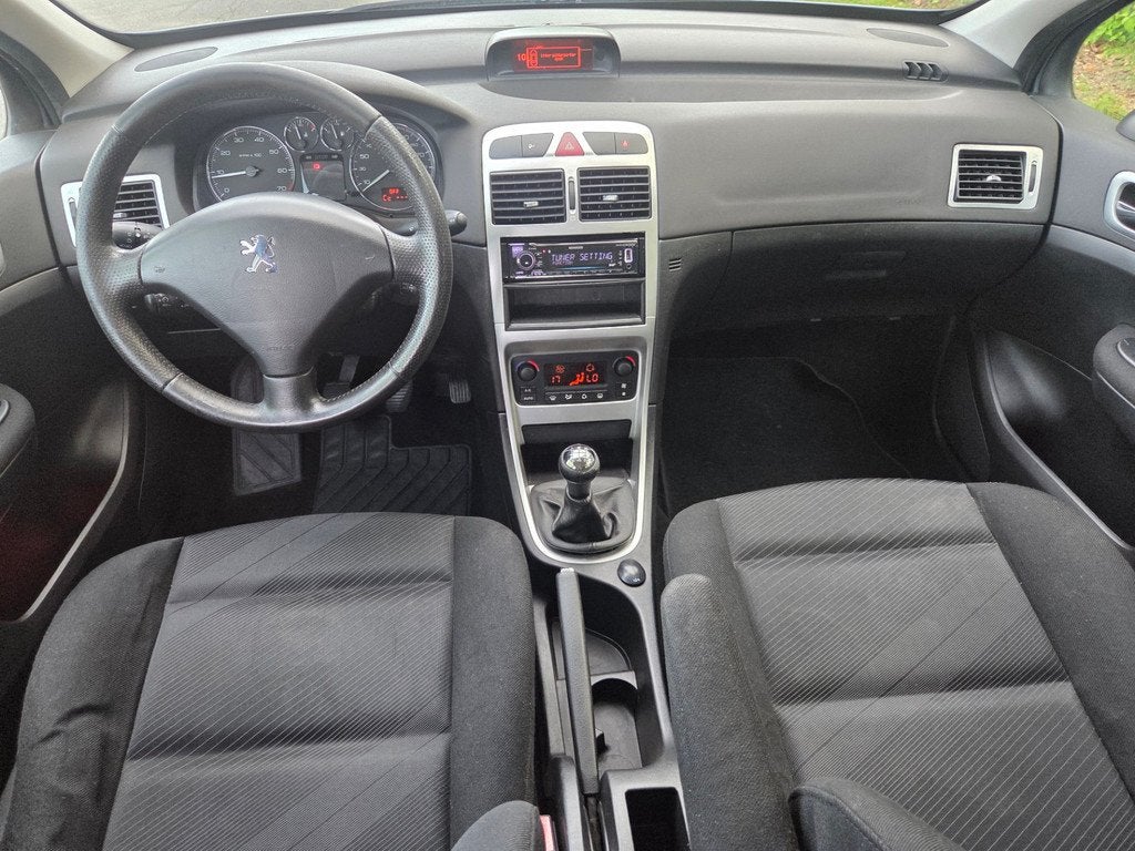 Peugeot 307 1.6-16V XS/NIEUW APK+4 NIEUW BANDEN/TREKHAAK, Voorwielaandrijving, Gebruikt, 4 cilinders, Handgeschakeld