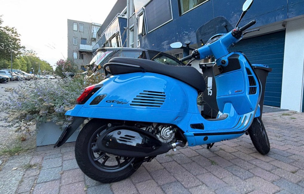 Vespa 310 gts hpe 2025 2600 km, Ophalen, Zo goed als nieuw, Benzine, Overige modellen