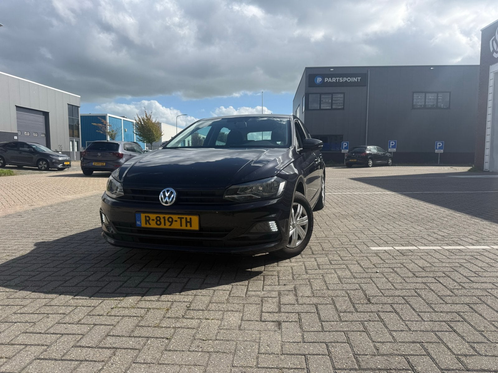 Volkswagen Polo 1.0 MPI 75pk 2018 Zwart, Auto's, 1005 kg, Stof, Zwart, Zwart
