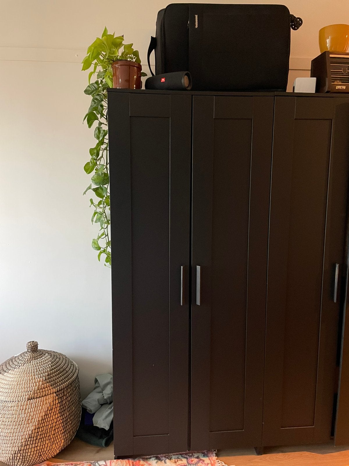 Ikea kledingkast Zwart (z.sm. weg!), Huis en Inrichting, Kasten | Kledingkasten, Ophalen, Gebruikt, 50 tot 100 cm, 150 tot 200 cm
