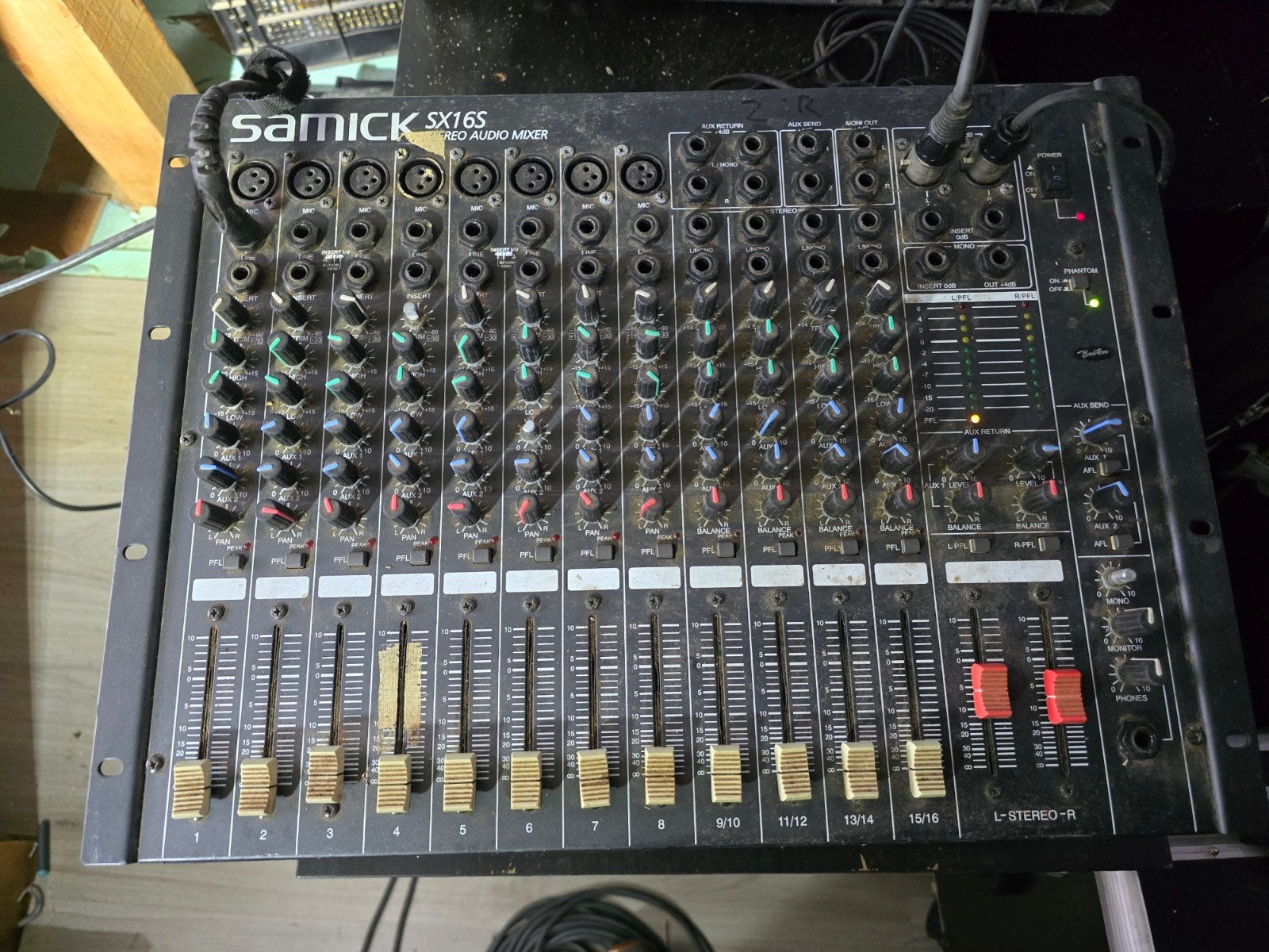 Foto 4 van Yamaha 1000W Monitoren, Mengpaneel & Versterker -  Kw
