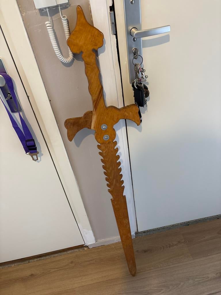 Uniek handgemaakt houten zwaard - Decoratie/Speelgoed, Ophalen, Gebruikt, Jongen of Meisje