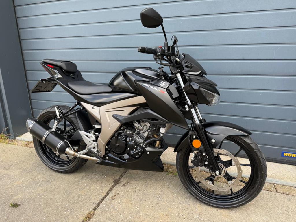 Suzuki Gsx125-s Gsx 125: Led, Sportuitlaat, Smoke, Uniek, 11 kW of minder, 124 cc, Handgeschakeld, Minimaal motorrijbewijs A1