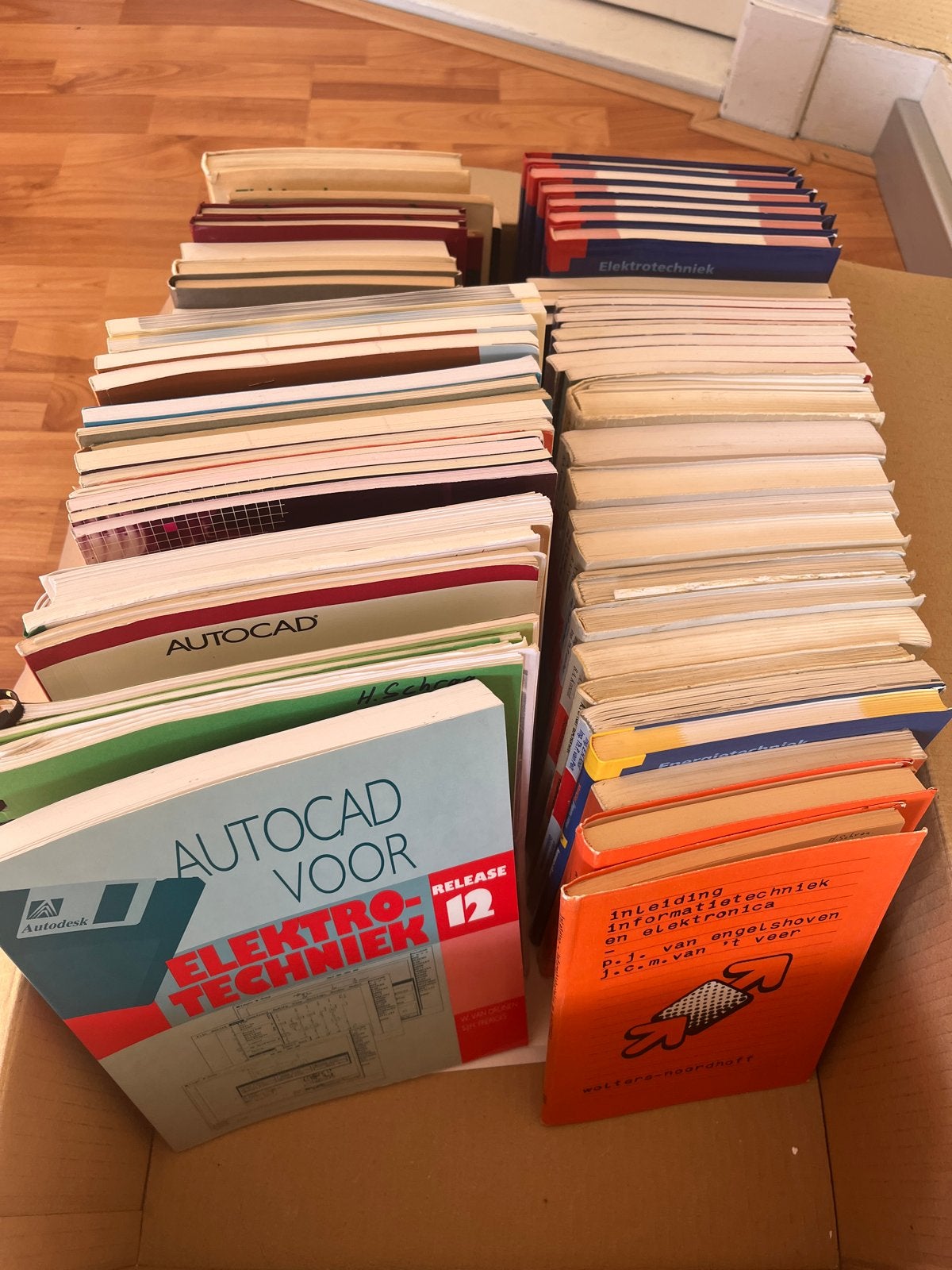 Grote collectie Elektrotechniek en AutoCAD boeken, Boeken, Ophalen, Gelezen, Elektrotechniek