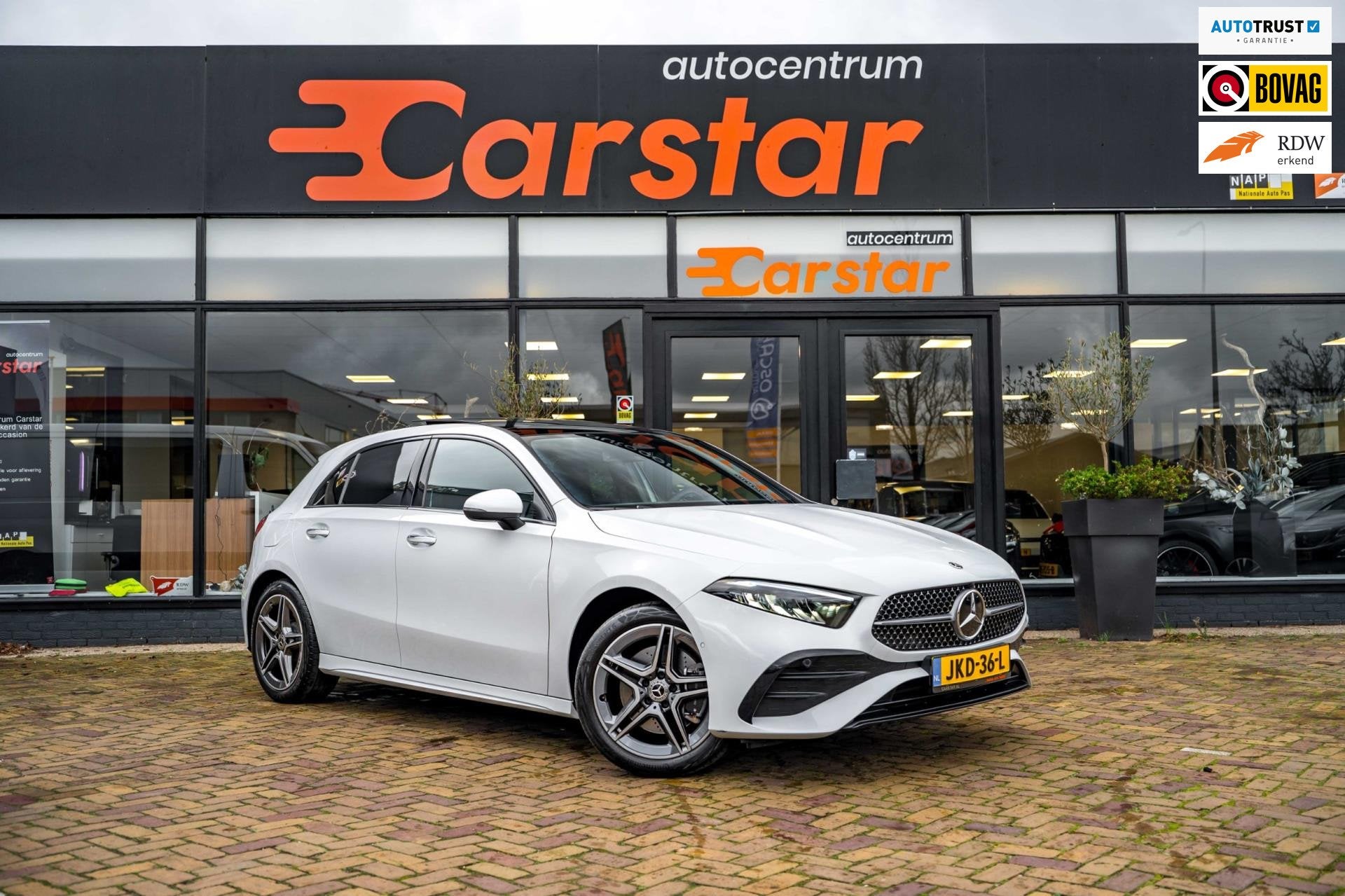 Mercedes-Benz A-klasse 250 e AMG Line|PANO|FACELIFT STUUR|CA, Auto's, Mercedes-Benz, Gebruikt, Euro 6, 4 cilinders, Plug-in hybride