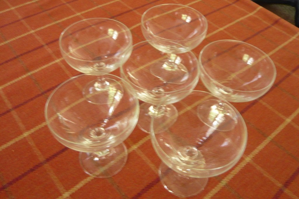 6 mooie kristallen  cocktail coupes met bewerkte voet, Antiek en Kunst, Ophalen