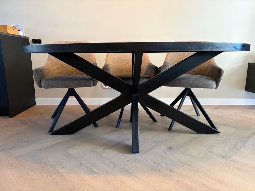 Ovale zwarte eettafel - 180x90 cm met gebruikssporen, Huis en Inrichting, Ophalen, Gebruikt, 50 tot 100 cm, 150 tot 200 cm