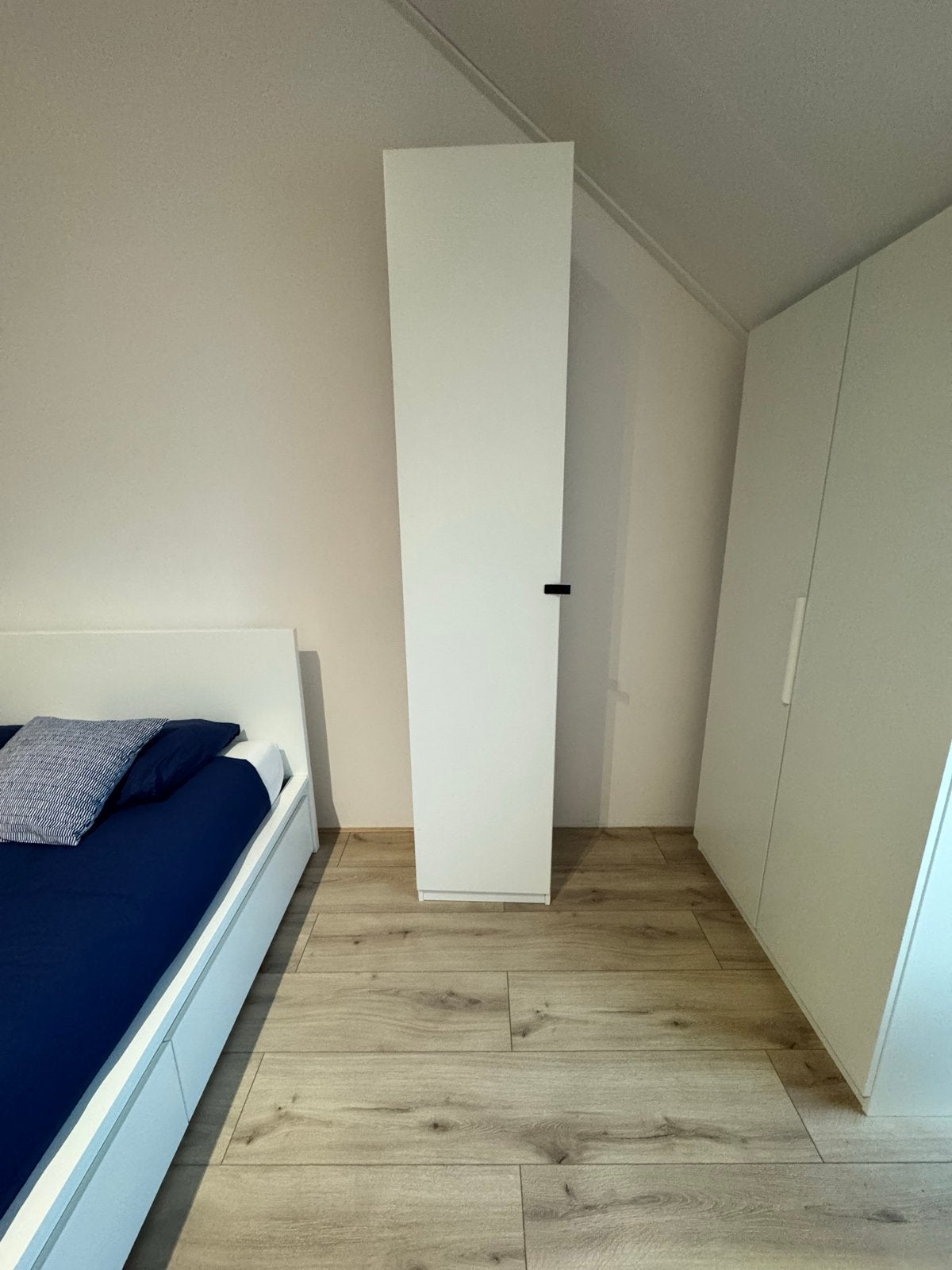Witte Pax Kast met Deur, Minder dan 50 cm, Gebruikt, 200 cm of meer, Ophalen of Verzenden
