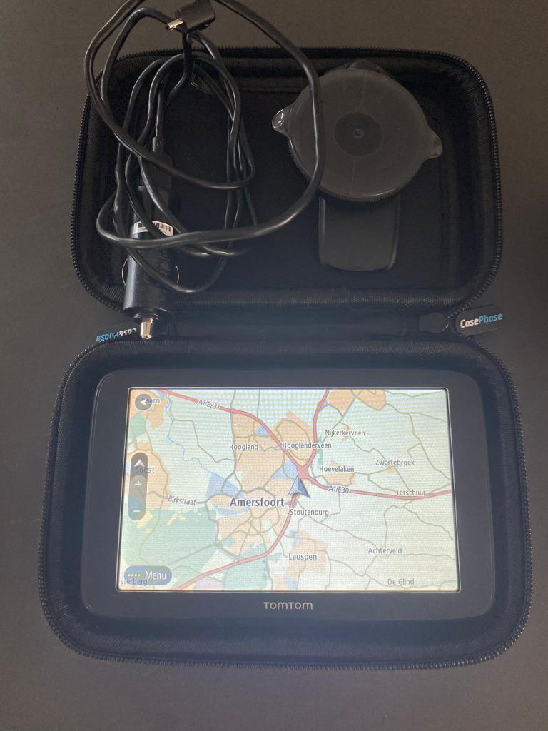 TomTom GO Classic Navigatiesysteem inclusief beschermhoes., Ophalen of Verzenden, Zo goed als nieuw