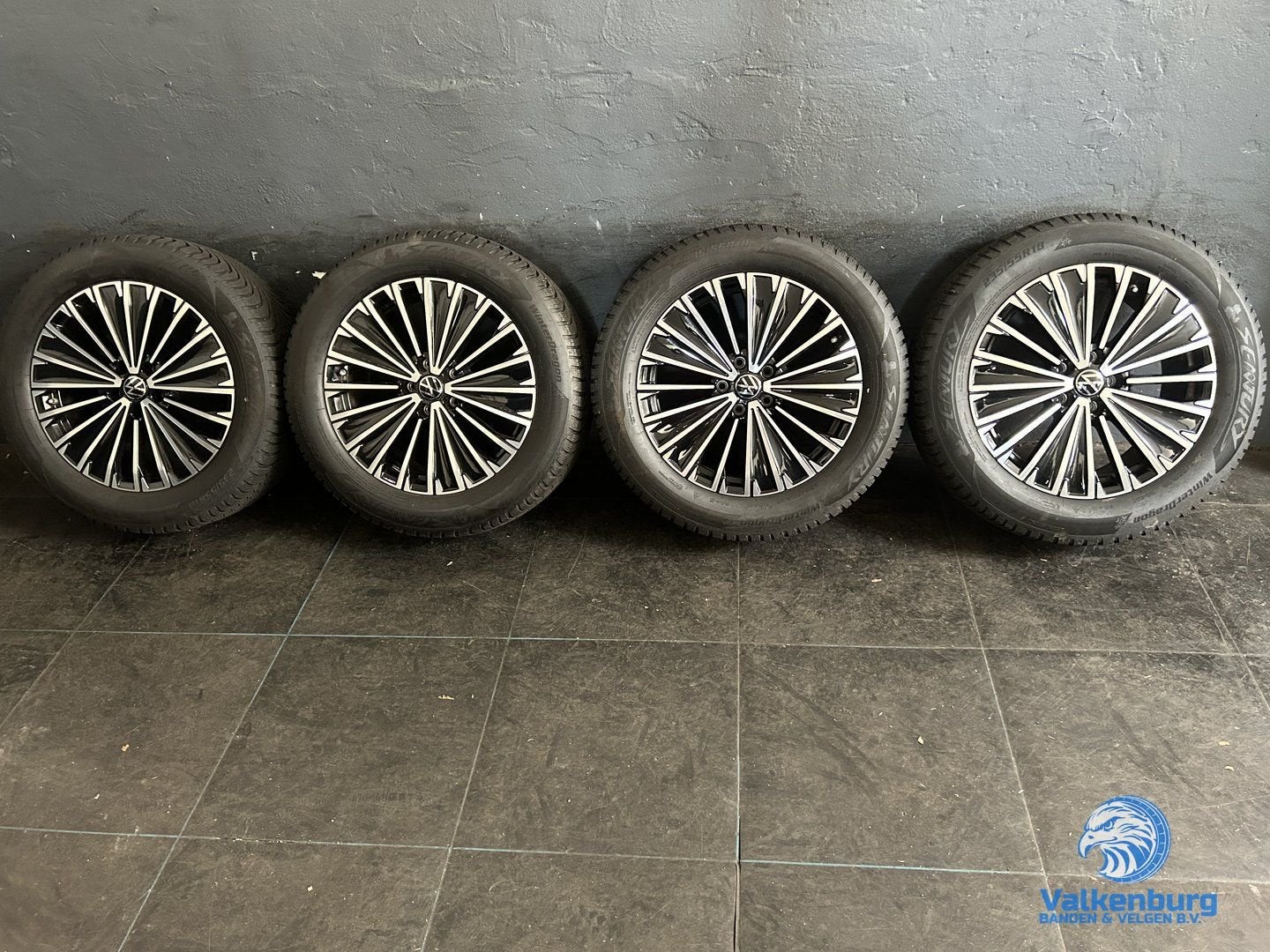 8mm! Originele VW Tiguan III CT1 Napoli 18 inch velgen TPMS, 18 inch, Gebruikt, -, -