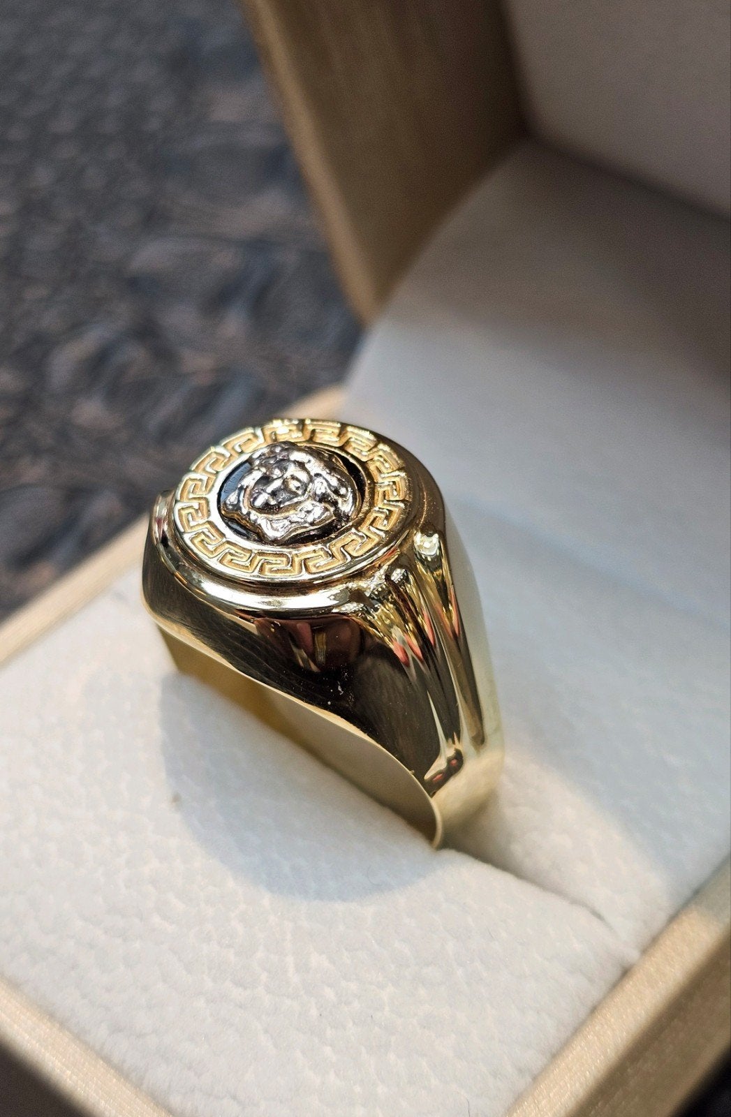 Prachtige 14k gouden ring Versace Medusa, 19 tot 20, Heer, Nieuw, Ophalen of Verzenden