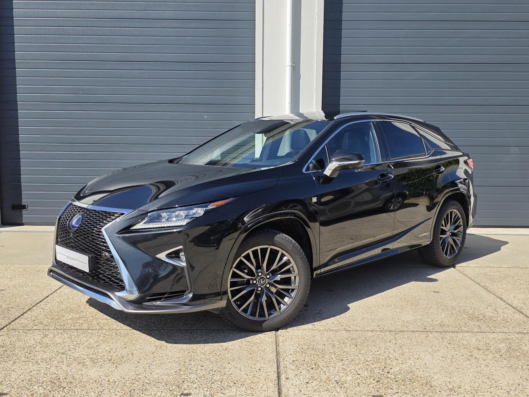 Lexus RX 450h 4WD F Sport| ALS NIEUW | 2 JAAR GARANTIE, Auto's, Lexus, Automaat, Gebruikt, Zwart, 2000 kg