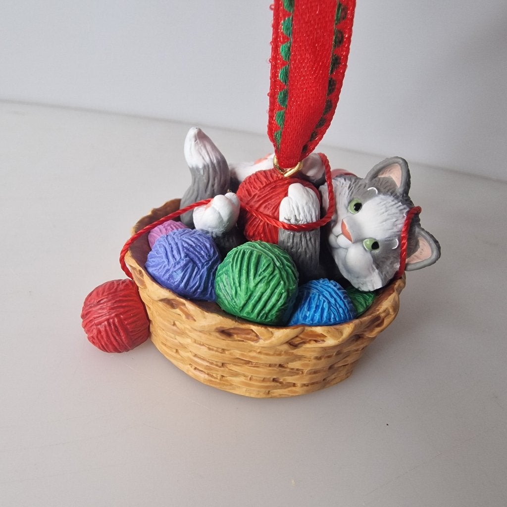 Hallmark Ornament Mischievous Kittens Christmas poesje 2010, Ophalen of Verzenden, Zo goed als nieuw