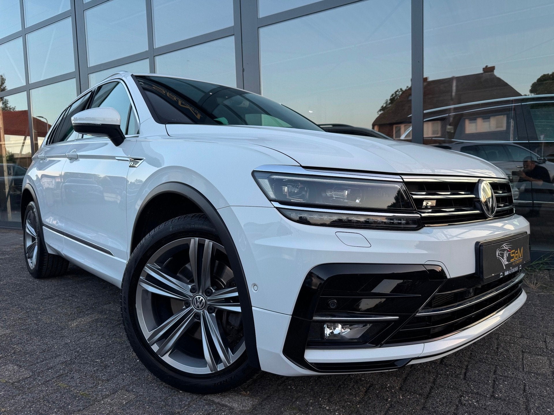 Volkswagen TIGUAN 2.0 TSI 4Motion Highline Business 2X R-Lin, Auto's, Automaat, Dealer onderhouden, Gebruikt, Euro 6