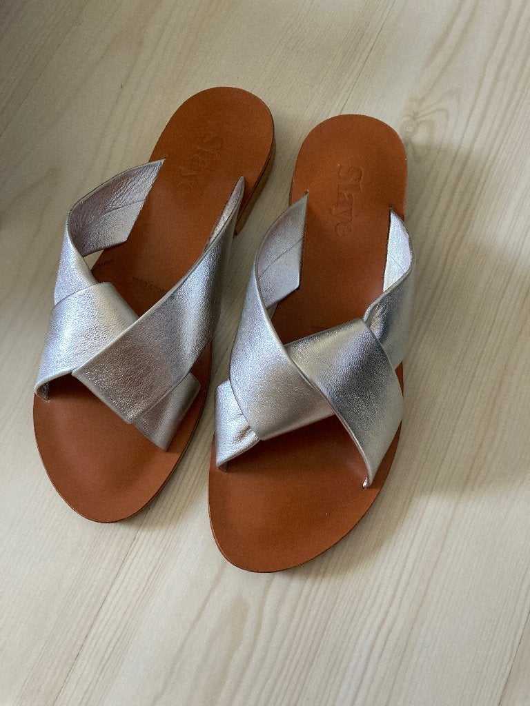 Echt leren zilveren damesslippers van het merk Slaye maat 40, Kleding | Dames, Schoenen, Overige kleuren, Zo goed als nieuw, Slaye