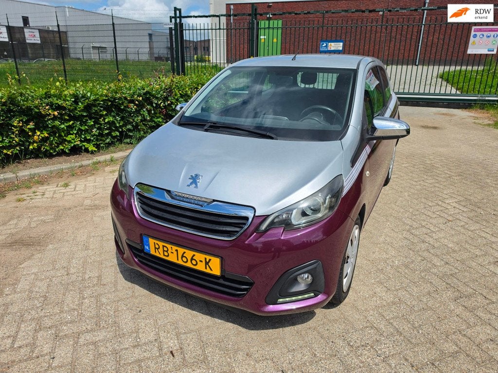 Peugeot 108 1.2 Puretech Allure TWO TONE PDC UNIEK!, Auto's, Peugeot, Voorwielaandrijving, Euro 5, Gebruikt, 840 kg